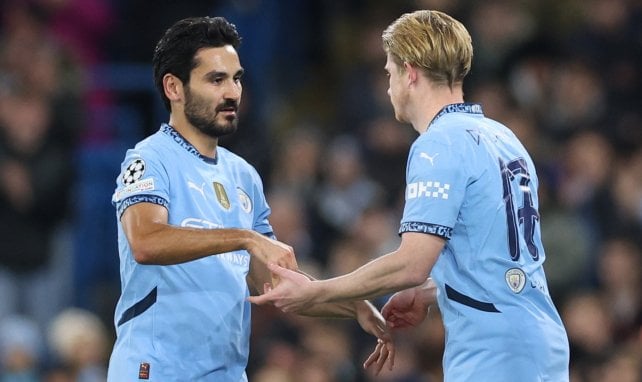 Ilkay Gündogan und Kevin De Bruyne klatschen ab