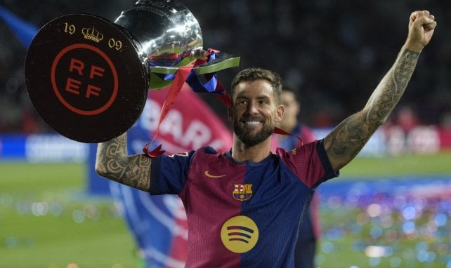 Iñigo Martínez feiert den Gewinn der spanischen Meisterschaft mit dem FC Barcelona