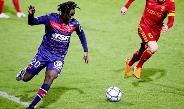 Ismaël Doukouré am Ball für den FC Valenciennes