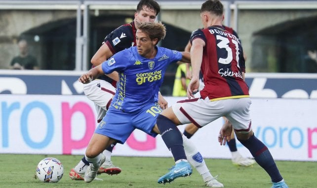 Jacopo Fazzini vom FC Empoli im Duell gegen den FC Bologna