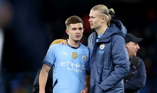 James McAtee mit Erling Haaland bei Manchester City