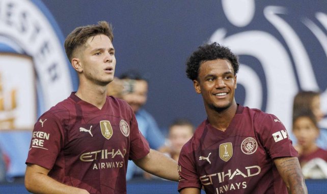 James McAtee & Oscar Bob im Trikot von Manchester City