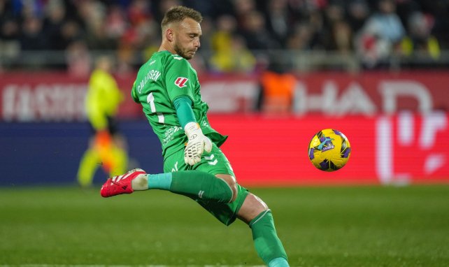 Jasper Cillessen beim Abschlag
