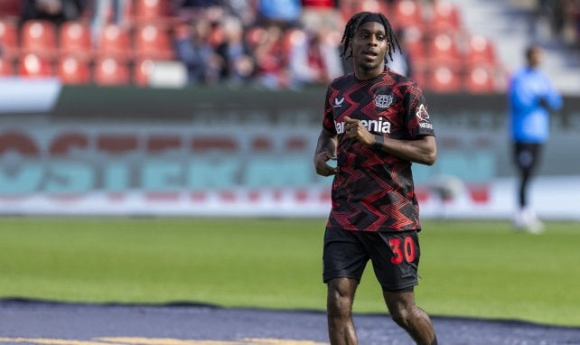 Jeremie Frimpong wärmt sich auf