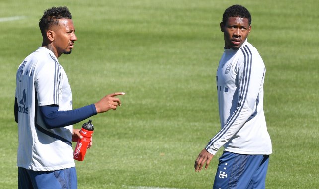 Jérôme Boateng (l.) im Dialog mit David Alaba