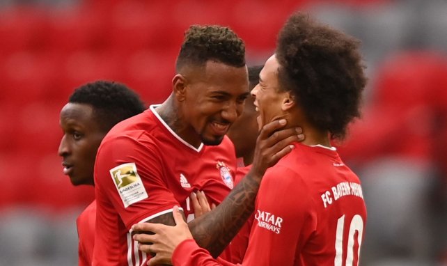 Jérôme Boateng freut sich mit Leroy Sané