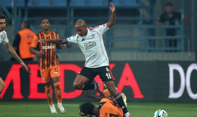 João Mário kämpft rustikal um den Ball