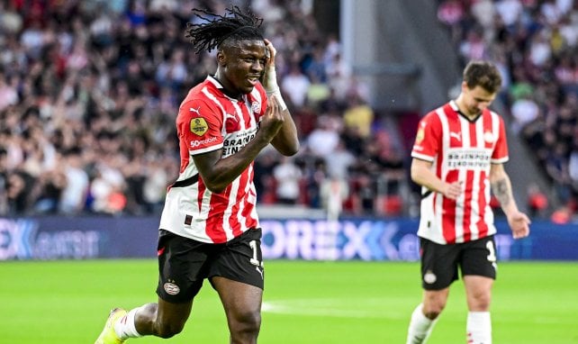 Johan Bakayoko jubelt über ein Tor für PSV