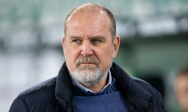 VfL-Sportchef Jörg Schmadtke muss Anton Stach nach Fürth ziehen lassen