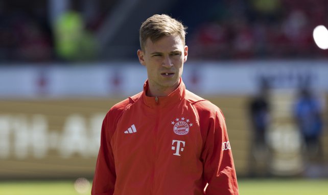 Joshua Kimmich kaut Kaugummi