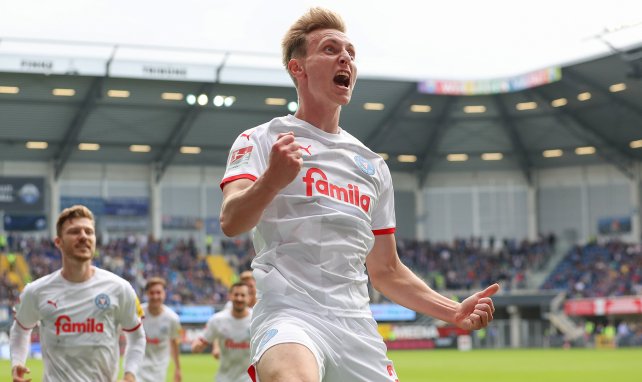 Joshua Mees bejubelt seinen Treffer gegen den SC Paderborn