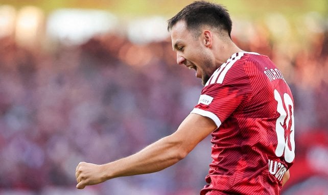 Frohe Kunde beim FCN