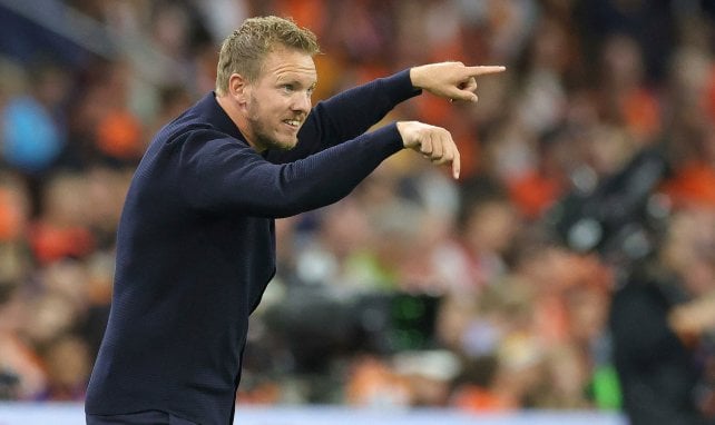 Julian Nagelsmann gibt Anweisungen