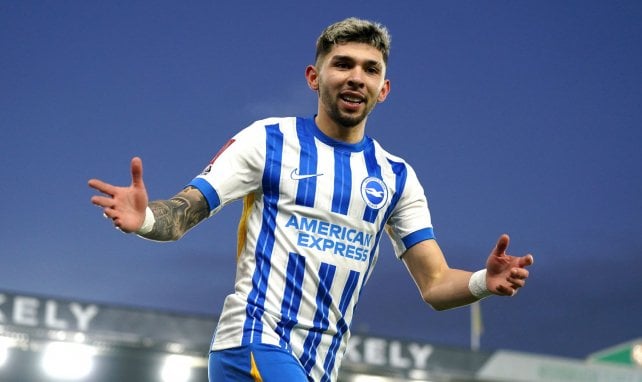 Julio Enciso jubelt für Brighton & Hove Albion