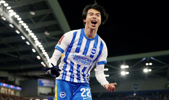 Kaoru Mitoma freut sich