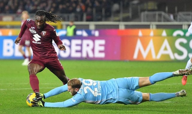 Yann Karamoh macht den Torwart nass