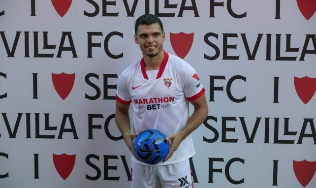 Karim Rekik bei der Vorstellung als Neuzugang beim FC Sevilla