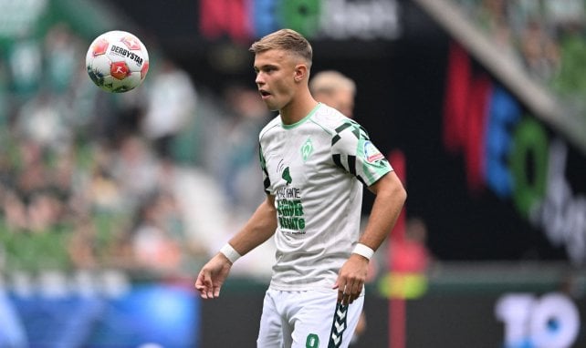 Keke Topp fokussiert den Ball