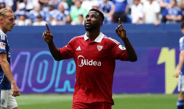 Kelechi Iheanacho freut sich sehr über einen Testspieltreffer gegen Schalke