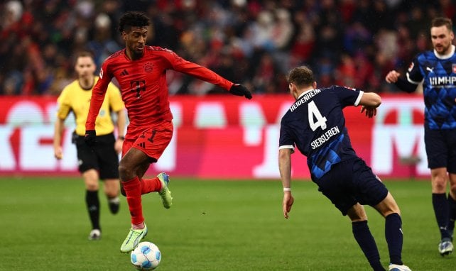 Kingsley Coman führt den Ball