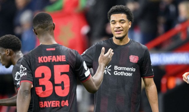 Christian Kofane und Malik Tillman klatschen sich ab