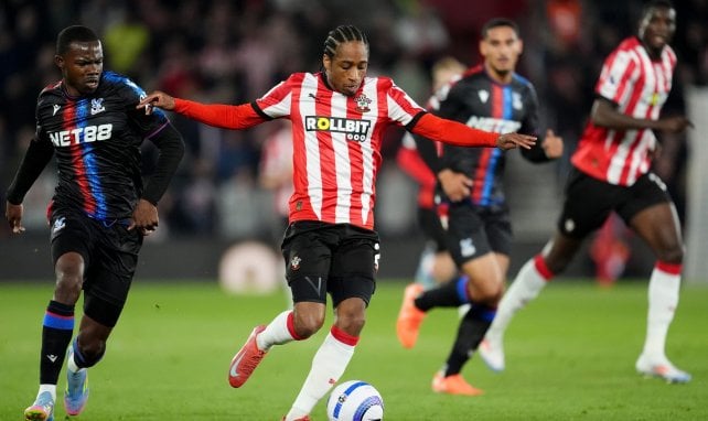 West Ham verpflichtet Walker-Peters 