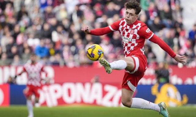 Ladislav Krejci mit Ball am Fuß