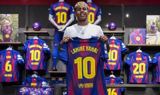 Yamal präsentiert sein Trikot