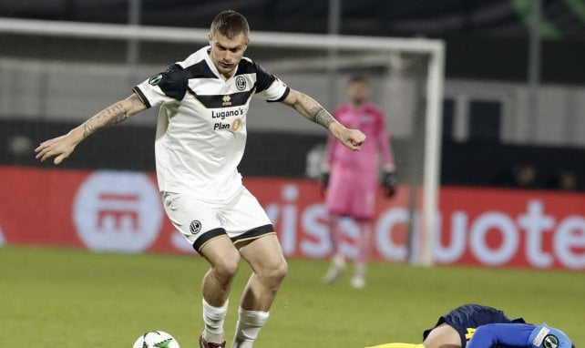 Lukas Mai behauptet den Ball