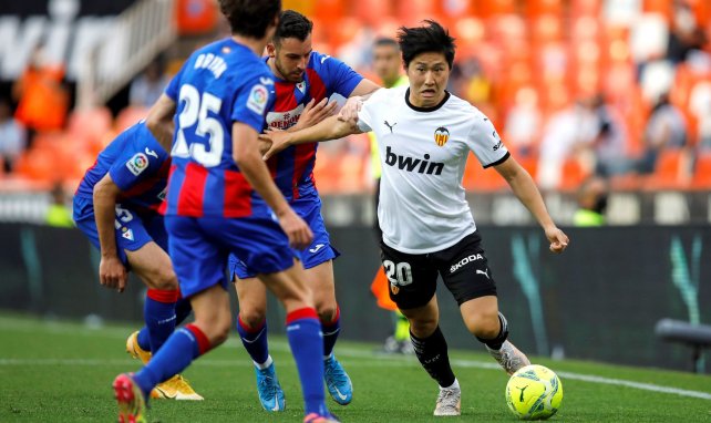 Kang-In Lee (r.) im Einsatz für den FC Valencia
