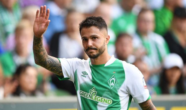 Leonardo Bittencourt grüßt die Werder-Fans