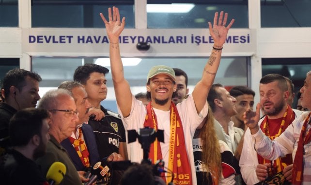 Leroy Sané am Flughafen in Istanbul