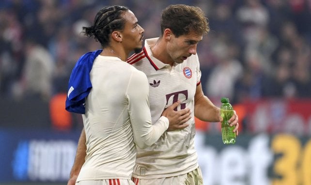 Leroy Sané und Leon Goretzka im Spezialtrikot der Bayern