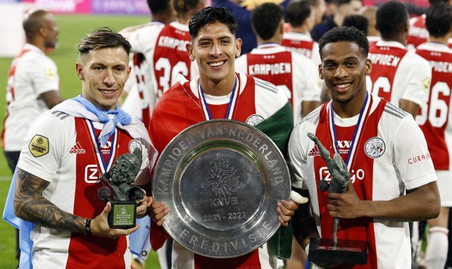 Lisandro Martínez (l.) gewann mit Ajax die Meisterschaft