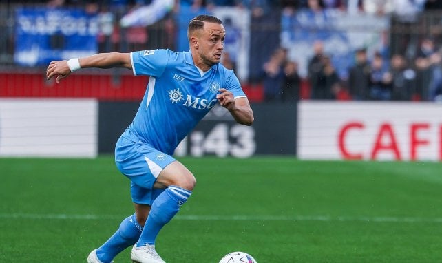 Stanislav Lobotka mit dem Ball am Fuß
