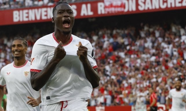 Lucien Agoumé feiert sein Tor