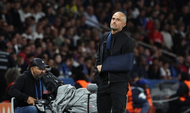 Luis Enrique nach Schlüsselbeinbruch an der Seitenlinie