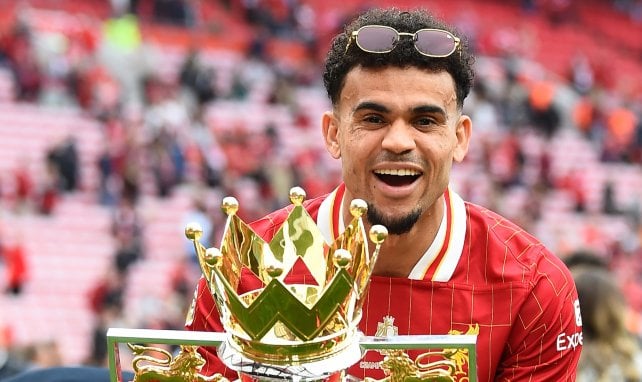  Luis Díaz feiert die Meisterschaft mit dem FC Liverpool
