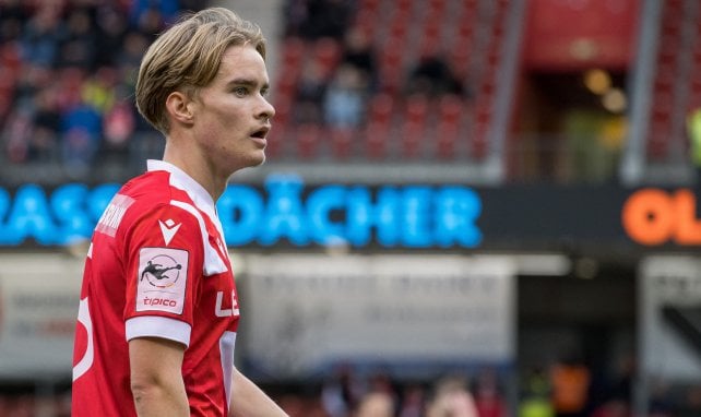 Hertha verleiht Michelbrink erneut