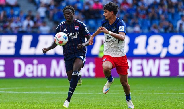 Mahamadou Diawara mit fokussiertem Blick auf den Ball