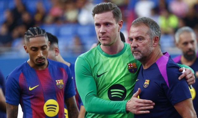 Marc-André ter Stegen mit Raphinha und Hansi Flick