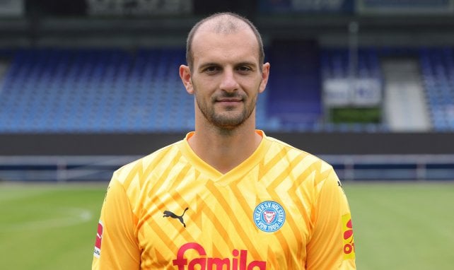 Marcel Engelhardt beim Fotoshooting der KSV Holstein Kiel