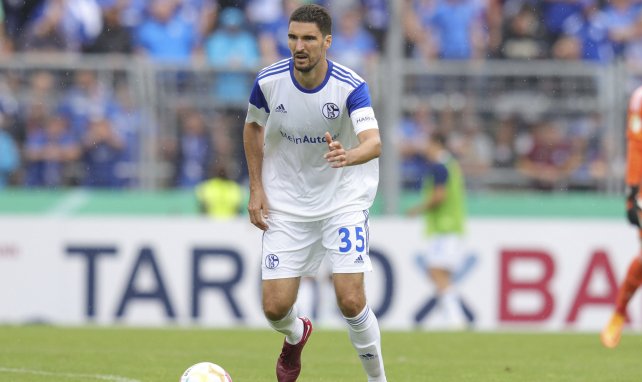Marcin Kaminski am Ball für Schalke