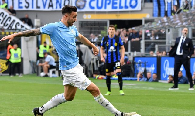 Mario Gila für Lazio am Ball