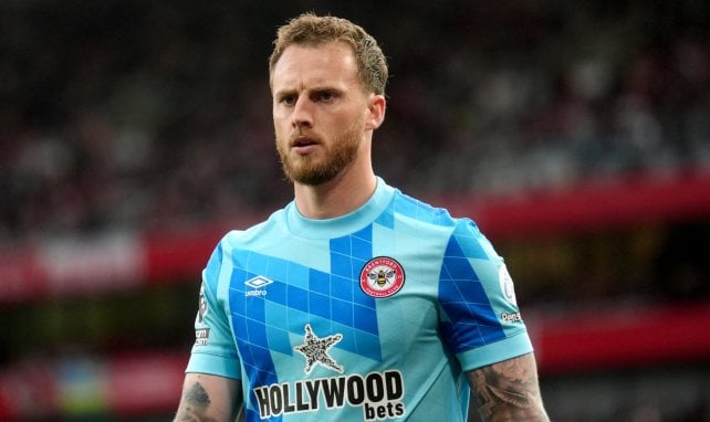 Mark Flekken im Trikot des FC Brentford