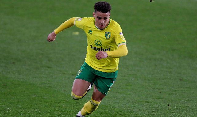 Max Aarons verteidigt für Norwich City