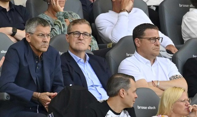 Max Eberl (r.) und Jan-Christian Dreesen (m.) vom FC Bayern München