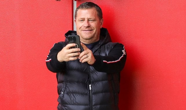 Max Eberl macht ein Selfie