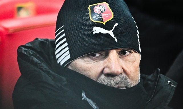 Sampaoli versteckt das Gesicht in seiner Mütze