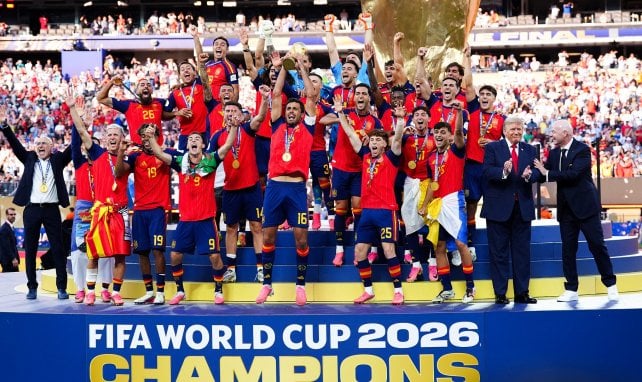 „Spanien rettet den Fußball“ | Argentinien wälzt sich im Dreck